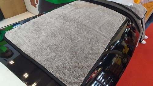 Alasan Kain Microfiber Lebih Efektif Keringkan Body Motor di Musim Hujan
