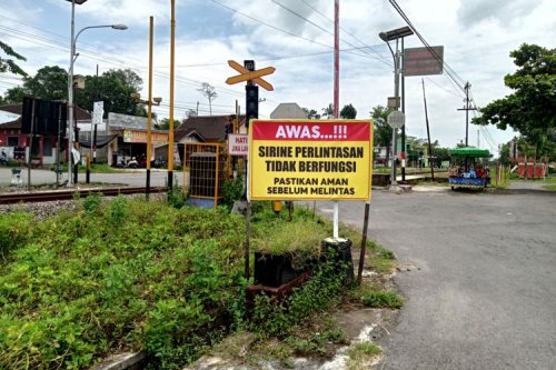 Taruhan Nyawa, Kebiasaan 3 Detik Ini Sering Diabaikan Pengemudi Saat di Perlintasan Kereta