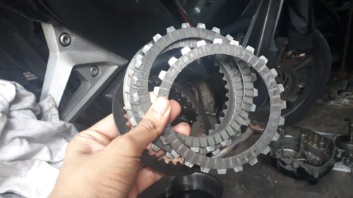Empat Efek Samping Kampas Kopling Motor Bekas Gosong Dipakai Terus