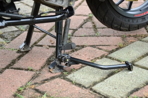 Baru Tahu, Ternyata Begini Cara Bongkar Standar Tengah Motor Matic Yang Macet