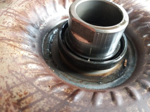 Hati-hati, Ini Bahaya Oli Transmisi Mobil Matik Bekas Rembes Dibiarkan