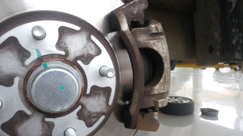 Pedal Rem Terasa Getar Saat Pengereman, Pahami Penyebab Pastinya