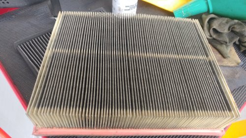 Filter Udara Mobil Enggak Bisa Terus-terusan Dibersihkan, Ini Sebabnya