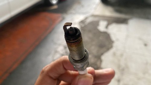 Bersihkan Busi Jangan Pakai Sikat Kawat, Ini Saran Pabrikan Busi