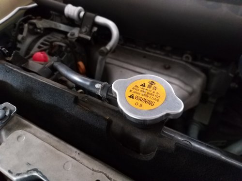 Tabung Reservoir Radiator Coolant Mobil Isinya Kurang, Ini Akibatnya