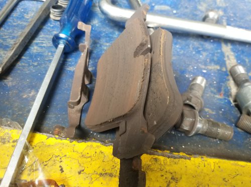 Ini Efek Samping Membiarkan Kotoran Kampas Rem DI Mobil Bekas Menumpuk