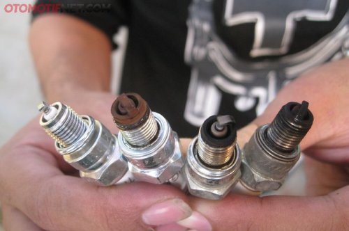 Ini Tiga Ciri-ciri Busi Di Motor Bekas Mengalami kondisi Overheat