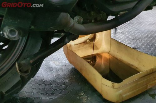 Ini Trik Jitu Biar Oli Mesin Motor Matic Enggak Berkurang Banyak