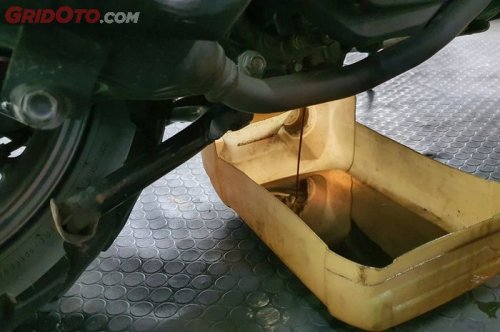 Ini Trik Jitu Biar Oli Mesin Motor Matic Enggak Berkurang Banyak