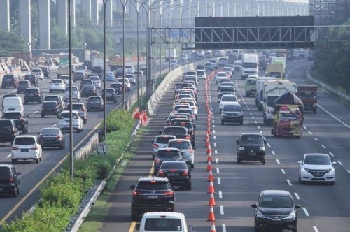 Pantas Saja, Ini Alasan Bus Sering Makan Lajur Paling Kanan di Jalan Tol