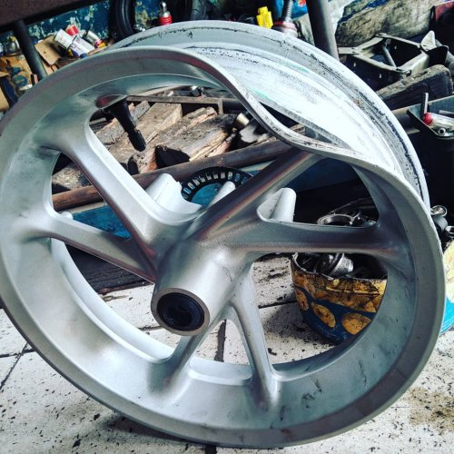 Motor Sering Hantam Lubang? Ini 4 Komponen yang Bakal Menguras Dompet