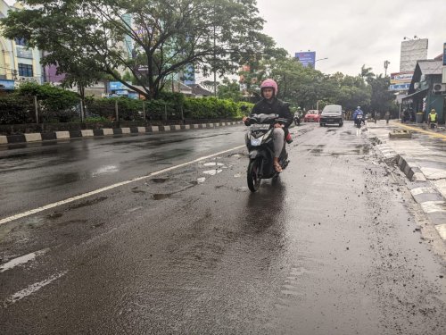 Motor Sering Hantam Lubang? Ini 4 Komponen yang Bakal Menguras Dompet