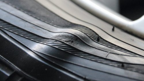 Biarkan Ban Mobil Kempis Jadi Bikin Cepat Rusak? Ini Kata Bengkel