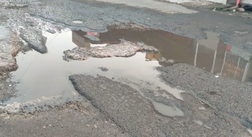 Sering Lewat Jalan Rusak Bikin Baterai Motor Listrik Cepat Soak?