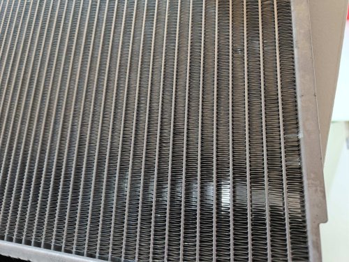 Begini Cara Benar Membersihkan Kisi-kisi Radiator Mobil Bekas Pasca Mudik Lebaran