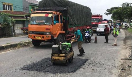 Mengguncang Badan, Ini Sebab Tambalan Jalan Aspal di Indonesia Rata-rata Keriting