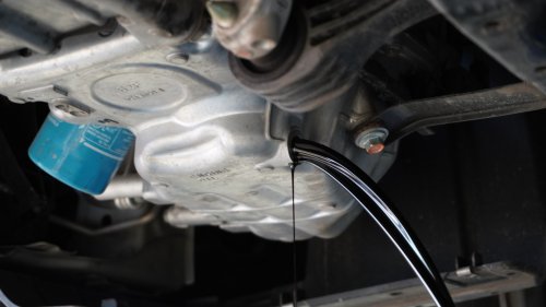 Mesin Mobil Terasa Kasar Bisa Jadi Oli Sudah Tidak Optimal Lagi