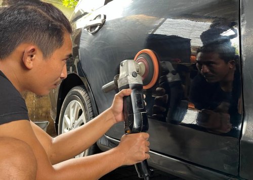 Kapan Waktu Ideal Melakukan Poles Cat Mobil? Ini Rekomendasinya