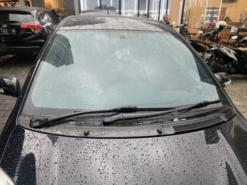 Biasakan Bersihkan Debu di Wiper Sebelum Mengemudi, Biar Enggak Begini