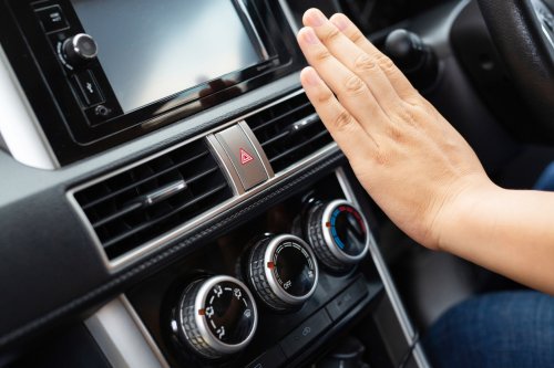 Ladies Mesti Tahu, Ini Cara Cepat Dinginkan Kabin Mobil Setelah Parkir Di Tempat Panas