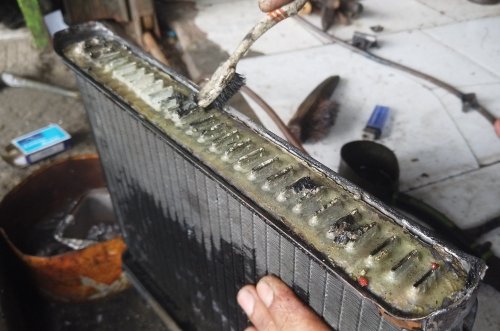 Radiator Mobil Keropos Diperbaiki atau Diganti Baru? Catat Biayanya