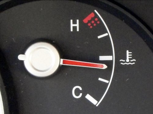 Kenapa Suhu Mesin Mobil Mudah Naik Saat Macet? Ini Alasannya