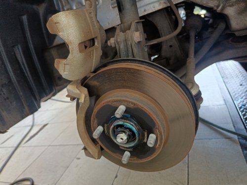 Penyakit Rem Mobil Lengket Sering Muncul Saat Musim Hujan, Ini Penyebabnya