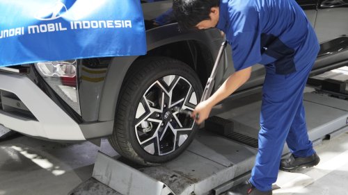 Kencangkan Mur Roda Mobil Berlebihan Malah Bikin Masalah, ini Faktanya