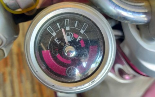 Begini Cara Mudah Cek Kondisi Indikator Bensin Di Motor Bekas