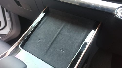 Perlu Tahu, Ini Alasan Kunci dan Koin Pantang Ditaruh di Area Wireless Charger Mobil