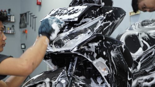 Cuci Motor Kesayangan Jangan Ngasal, Bisa-bisa Cat Jadi Sarang Laba-laba