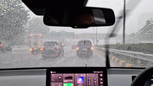 Tak Banyak yang Tahu, Ini 3 Tips Sederhana Bikin Kaca Mobil Tetap Bening Saat Hujan Deras