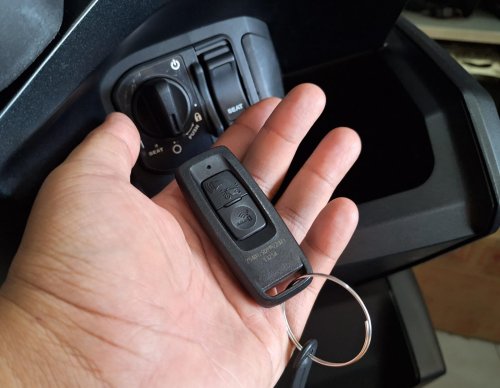 Honda, Tips Cara Mengganti Baterai Remote Keyless di Motor Matic Honda