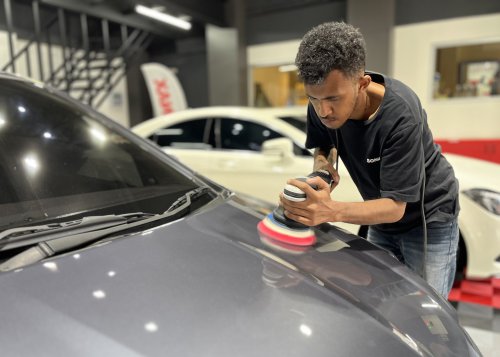 Kapan Waktu Ideal Melakukan Poles Cat Mobil? Ini Rekomendasinya