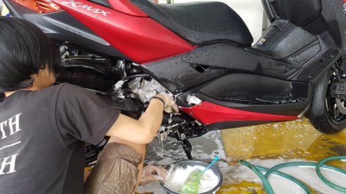 Benarkah Mencuci Motor Dalam Keadaan Panas Tidak Boleh Dilakukan?