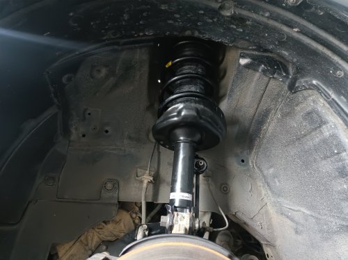 Ini Tiga Penyebab Tapak Ban Mobil Bekas Termakan Cuma Sebelah