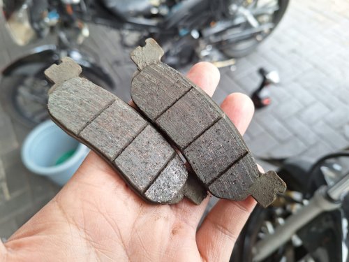 Bawa Motor Terburu-buru Ternyata Bikin Kampas Rem Motor Cepat Habis