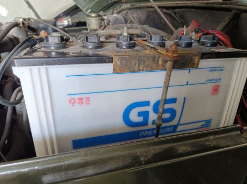 Dua Jenis Aki Mobil Kering dan Basah, Ternyata Ini Perbedaannya