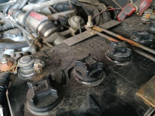 Ternyata Ini Sebabnya Lepas Aki Mobil Bekas Wajib Terminal Negatif Dulu