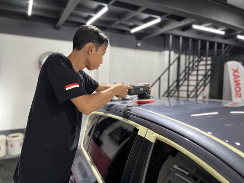 Baru Tahu, Ini Manfaat Poles Pada Mobil Ladies Berwarna Hitam