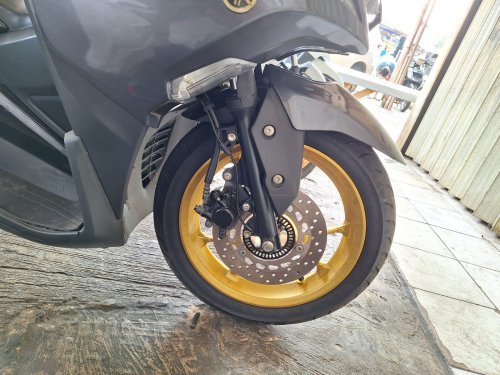 Baru Tahu, Ini Manfaat Membersihkan Ban Motor Bekas Dari Kerikil