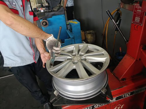 Kelihatan Masih Bagus, Ini Alasan Pentil Ban Wajib Diganti Berkala