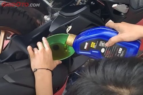 Awas! Interval Ganti Oli Mesin NMAX Lama dan NMAX Baru Berbeda