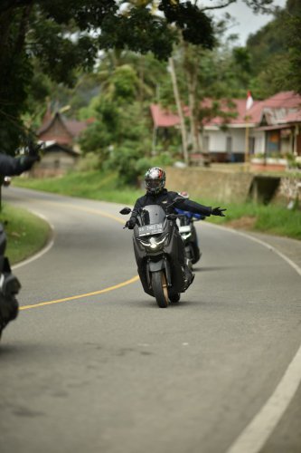Bisa Bantu Ngerem! Ini Cara Pakai Y-Shift NMAX dan Aerox Turbo di Pegunungan