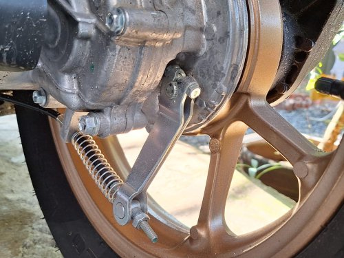 Ini Gunanya Tanda Anak Panah Yang Ada Di Dekat Baut Setelan Rem Belakang Motor Bekas