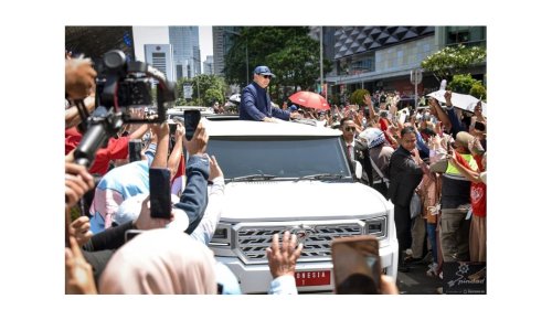 Prabowo, Prabowo Pesan Mobil Kepresidenan Baru, Minta Berbahan Kaca Karena Kelelahan Berdiri di Sunroof
