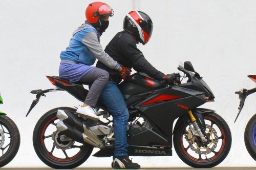 Trik Biar Ladies Disenangi Gebetan Saat Motoran, Jadi Boncengan Harus Begini