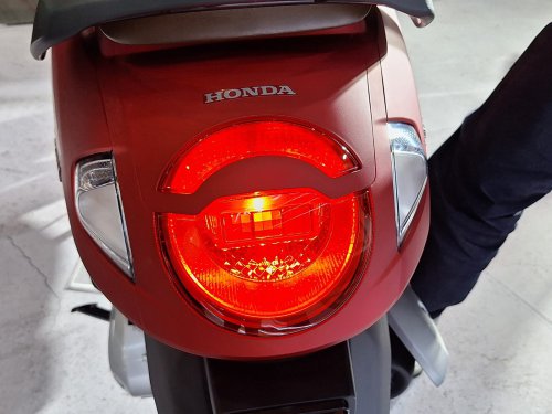 Gak Hanya Switch Rusak, Ini Penyebab Lain Lampu Rem Motor Bekas Nyala Terus