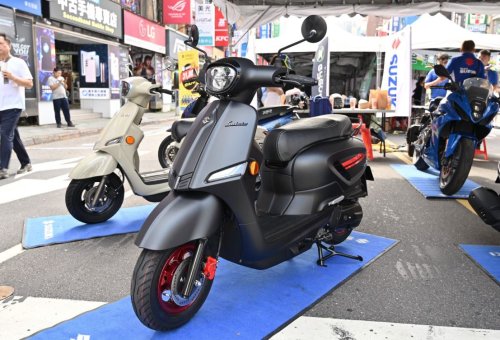 Suzuki , Skutik Retro Saudara Suzuki Access Ini Desainnya Khas Italia, Berfitur Canggih dan Irit BBM