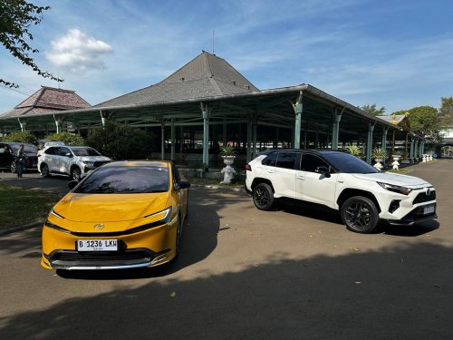 Liburan Anti Boncos, Tips Mengoptimalkan Mobil Hybrid Saat Road Trip